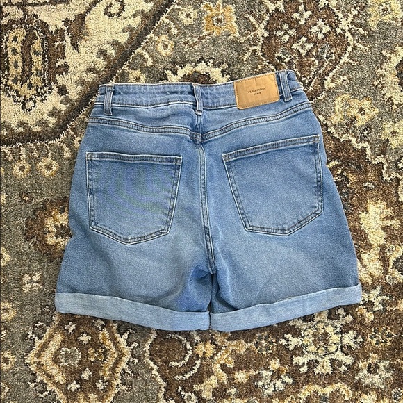 Vero Moda Mom Shorts Size Small - Picture 2 of 5
